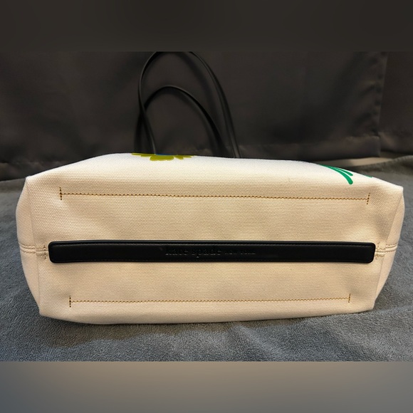 NWT Kate Spade New York Fresh Picks Large Tote Bag. Has dust bag. - Picture 5 of 7